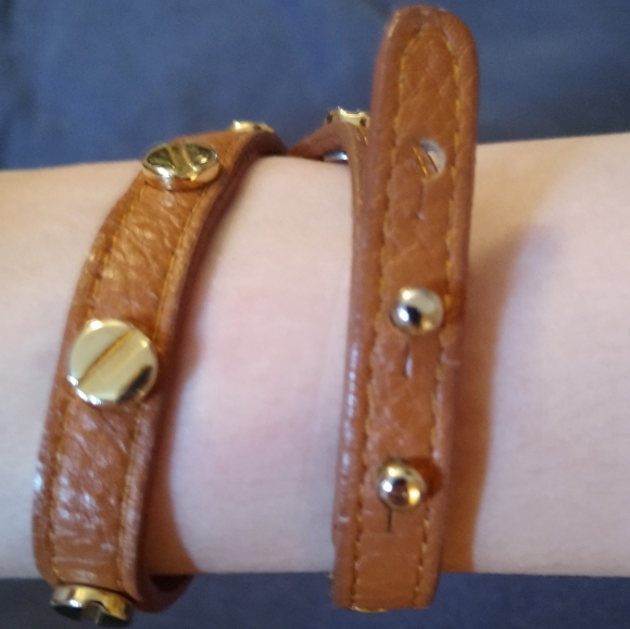 3 for💲25🌟wrap bracelet (leather?) with gold-tone screw style studs - Picture 2 of 5